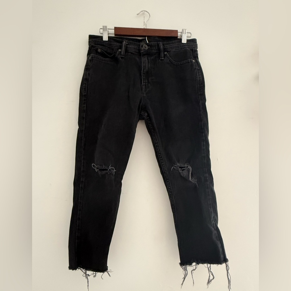 BDG black cropped distressed jeans size 31 | BDG urban outfitters black jeans